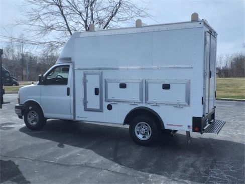 New 2025 Chevrolet Express 3500 w/ Power Convenience Package image 6