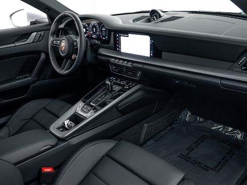 Certified 2025 Porsche 911 Carrera RWD image 19