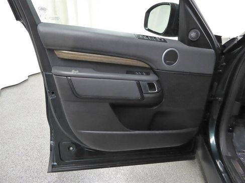 Used 2017 Land Rover Discovery HSE image 22