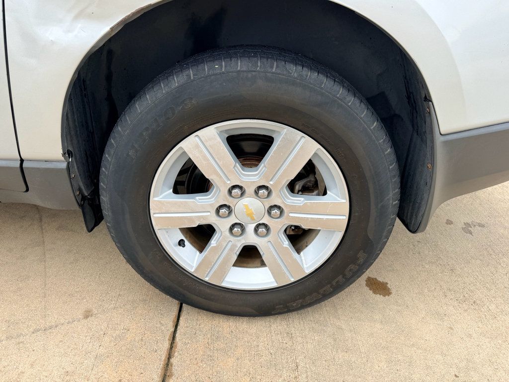 Used 2011 Chevrolet Traverse LT FWD image 28