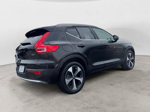 Certified 2025 Volvo XC40 B5 Core image 7
