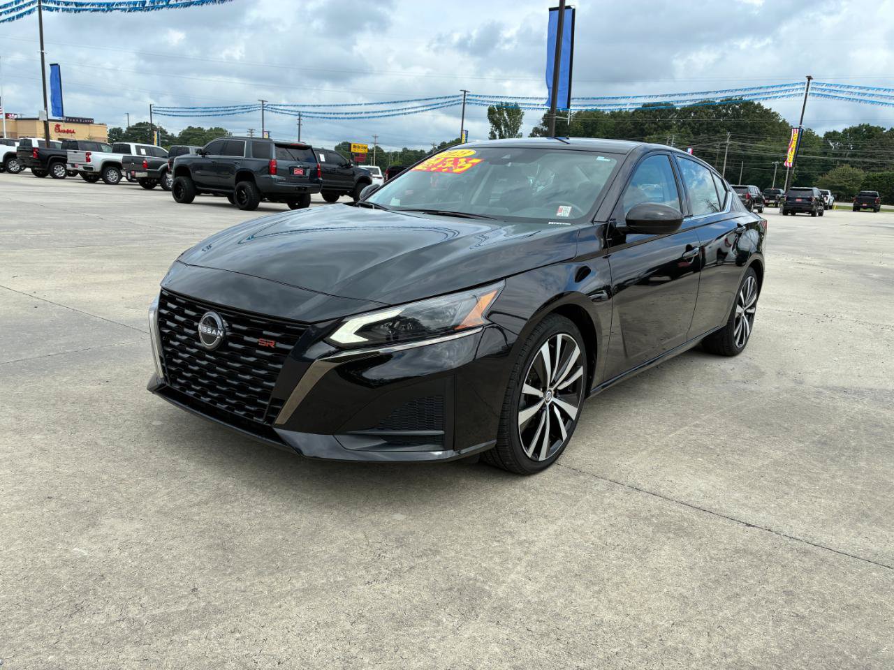 Used 2023 Nissan Altima 2.5 SR FWD image 2