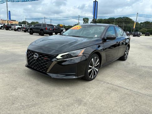 Used 2023 Nissan Altima 2.5 SR FWD image 2