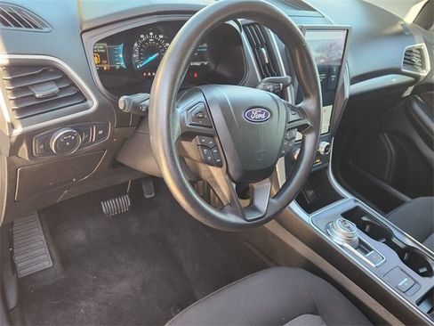 Used 2022 Ford Edge SE w/ Black Appearance Package image 2