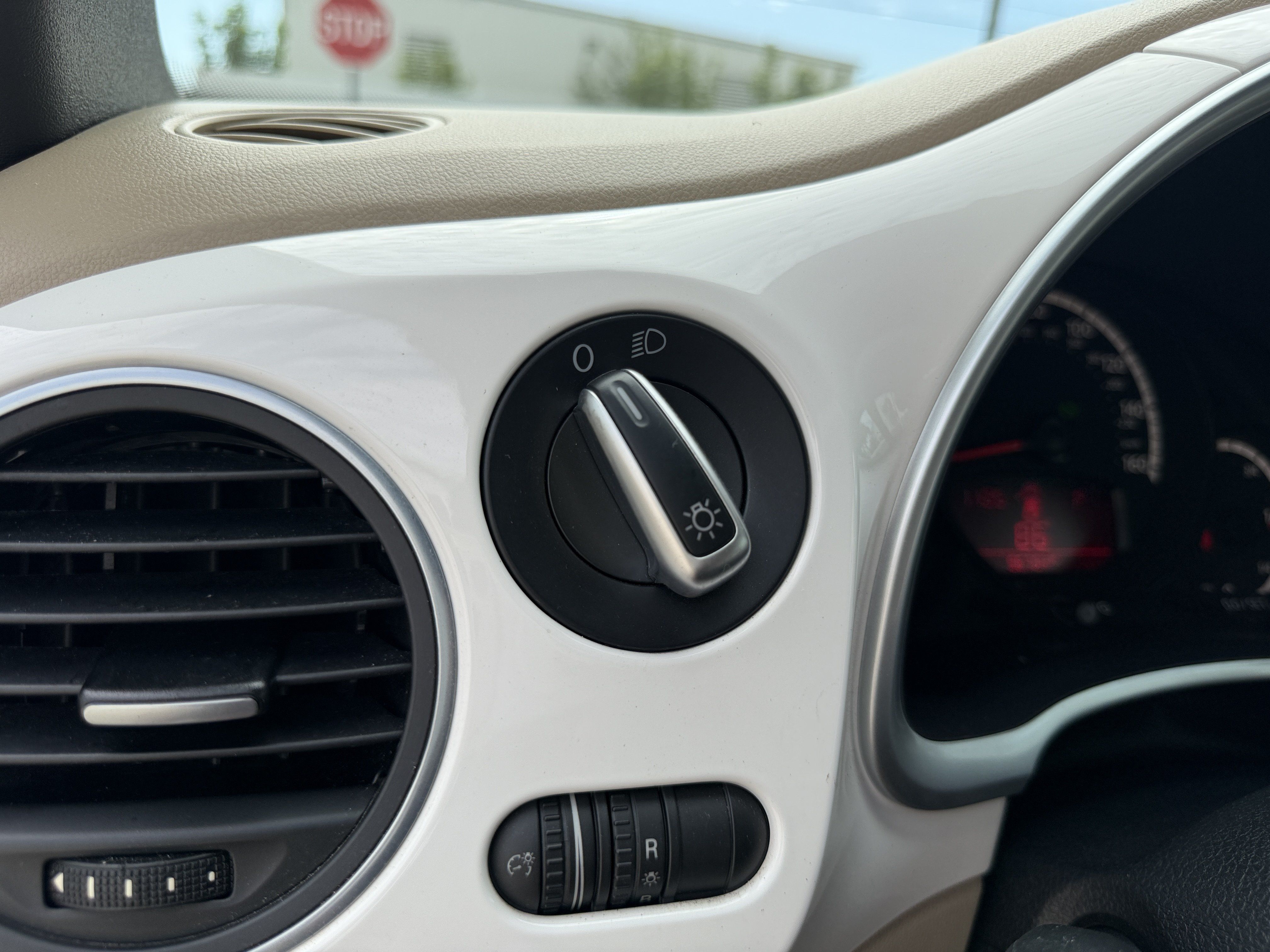 Used 2013 Volkswagen Beetle 2.5 FWD image 30