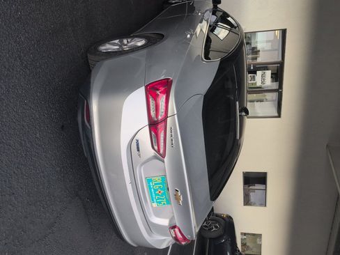 Used 2020 Chevrolet Malibu LT FWD image 3