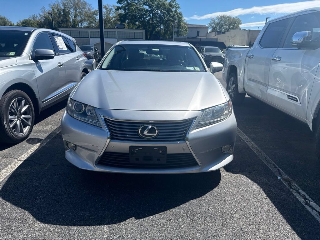 Used 2013 Lexus ES 350 w/ Luxury Pkg FWD image 2