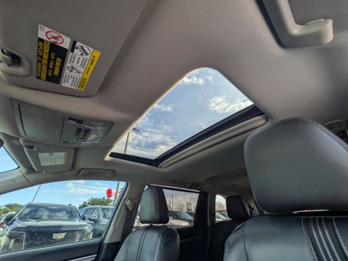 Used 2018 Toyota Highlander SE image 14