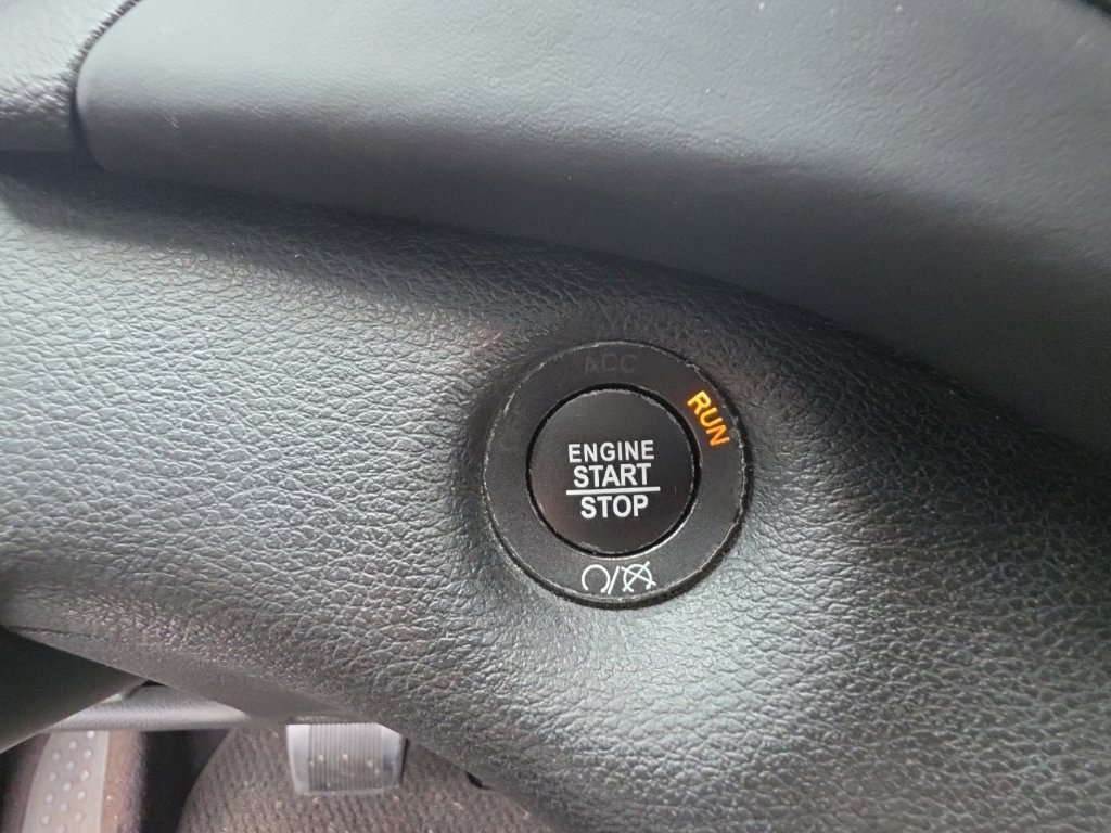 Used 2019 Jeep Cherokee Overland FWD image 23