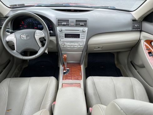 Used 2010 Toyota Camry XLE FWD image 7