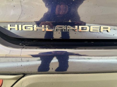 Used 2025 Toyota Highlander XLE image 8