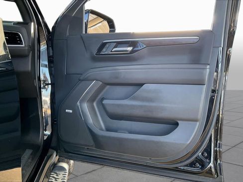 Used 2025 Chevrolet Tahoe Z71 w/ Comfort Package AWD/4WD image 23