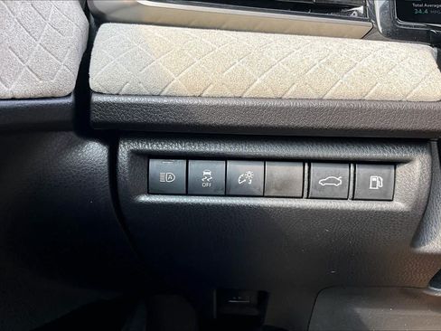Used 2025 Toyota Camry XLE AWD/4WD image 36