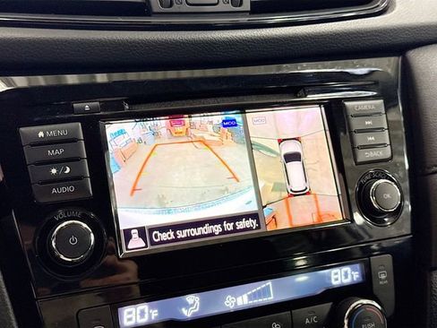 Used 2018 Nissan Rogue SV w/ Premium Package image 15