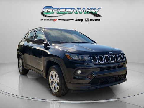 Used 2024 Jeep Compass Latitude image 1