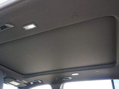 Used 2024 Chevrolet Traverse RS image 36