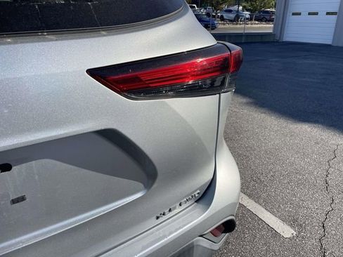 Used 2021 Toyota Highlander XLE image 13