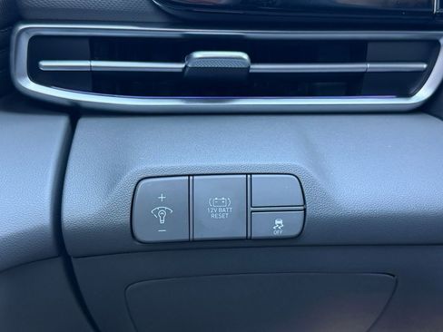 Used 2025 Hyundai Elantra SEL image 18