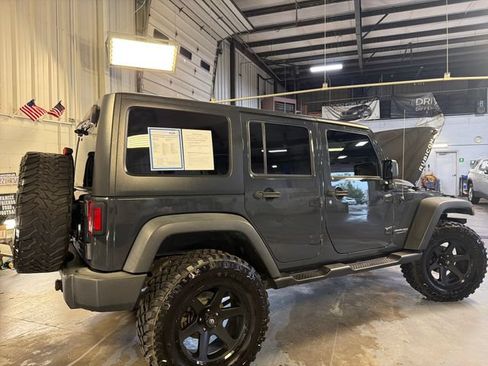 Used 2018 Jeep Wrangler Unlimited Rubicon w/ Cold Weather Group AWD/4WD image 25