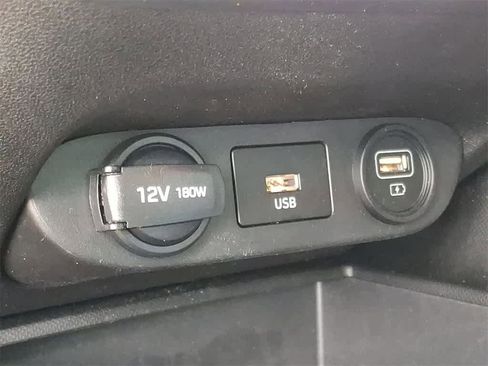 Used 2021 Hyundai Elantra SEL image 25