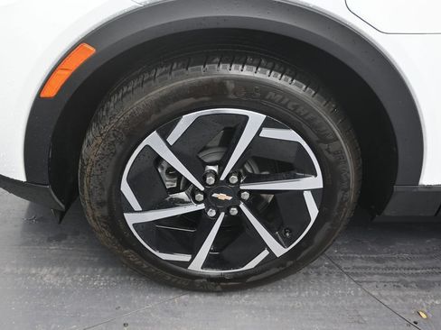 Used 2025 Chevrolet Equinox EV LT FWD image 9
