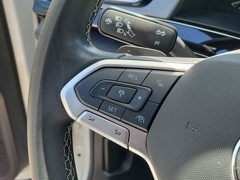 Used 2024 Volkswagen Atlas Cross Sport SE image 28