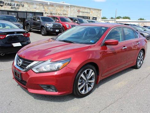 Used 2017 Nissan Altima 2.5 SR FWD image 3