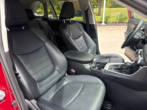 Used 2019 Toyota RAV4 XLE Premium AWD/4WD image 31