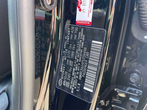Used 2023 Hyundai Venue SEL FWD image 16