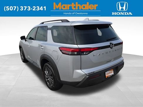 Used 2025 Nissan Pathfinder SV FWD image 3