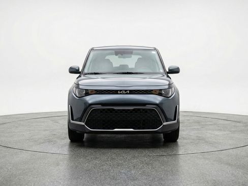Used 2025 Kia Soul LX w/ LX Technology Package FWD image 2