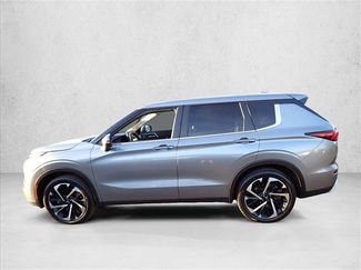 Used 2024 Mitsubishi Outlander SE video 2