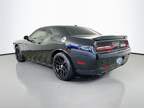 Used 2019 Dodge Challenger SXT RWD image 5