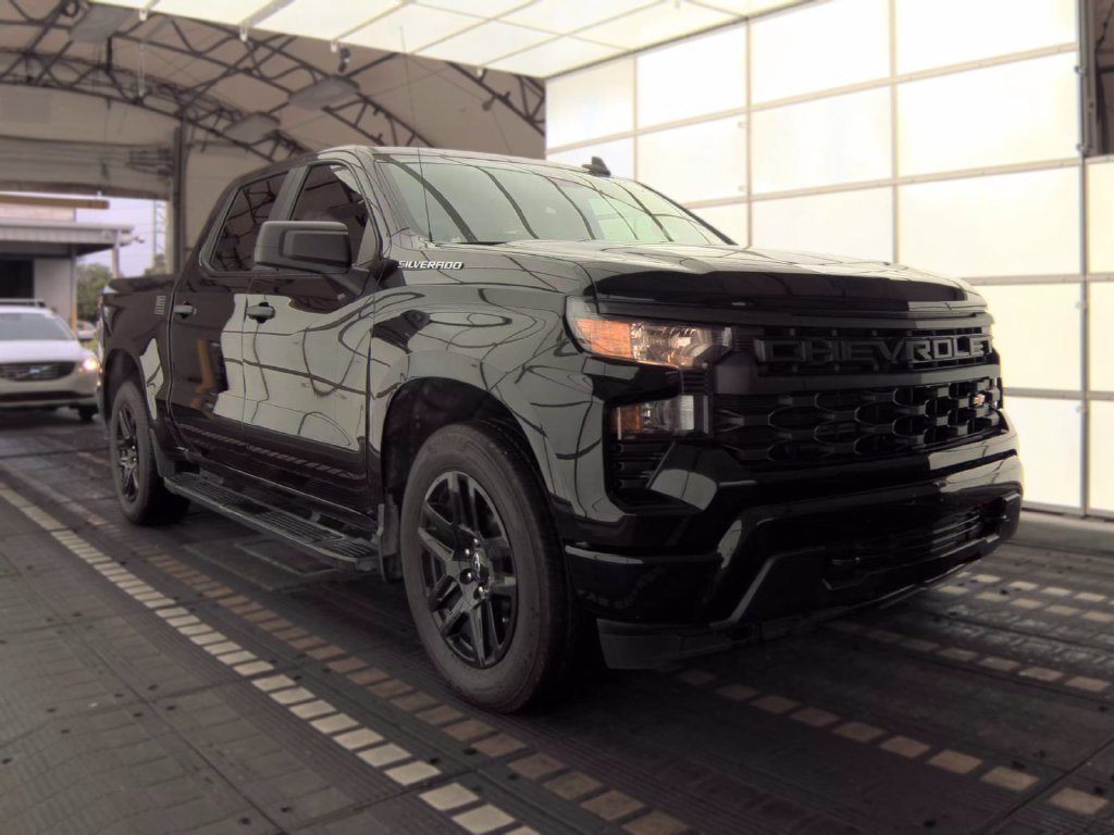 Used 2024 Chevrolet Silverado 1500 Custom RWD image 3