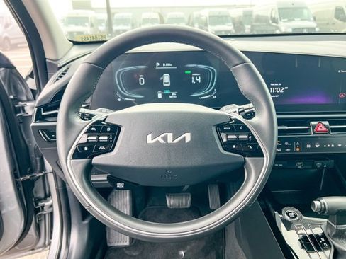 Used 2024 Kia Niro EX image 22