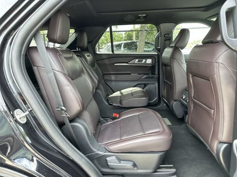Used 2025 Ford Explorer Platinum RWD image 19