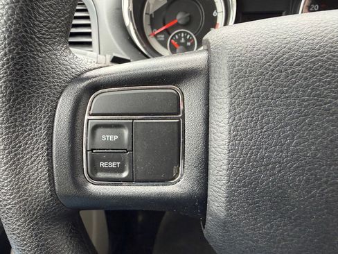 Used 2018 Dodge Grand Caravan SE image 18