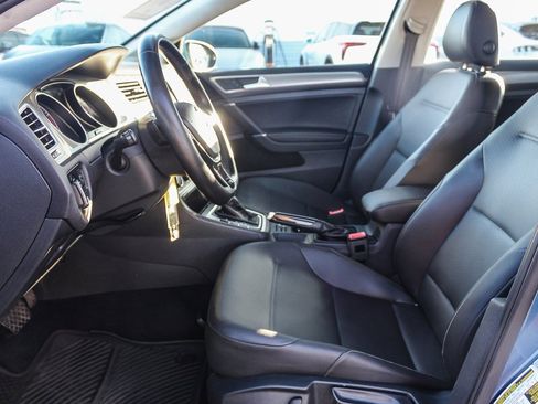 Used 2015 Volkswagen Golf S image 19