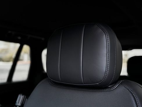 Used 2025 Land Rover Range Rover SE AWD/4WD image 43