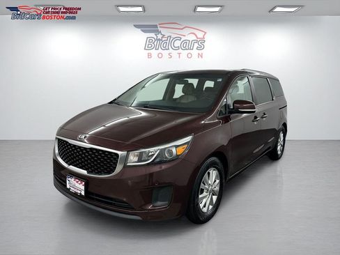Used 2017 Kia Sedona LX w/ LX Essentials Premium Package FWD image 1