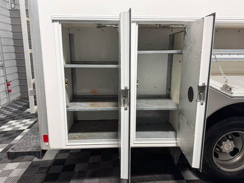 Used 2017 Chevrolet Express 3500 image 17