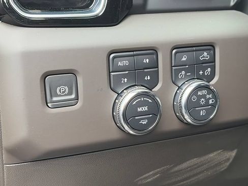 Used 2023 GMC Sierra 1500 Denali w/ Technology Package AWD/4WD image 19