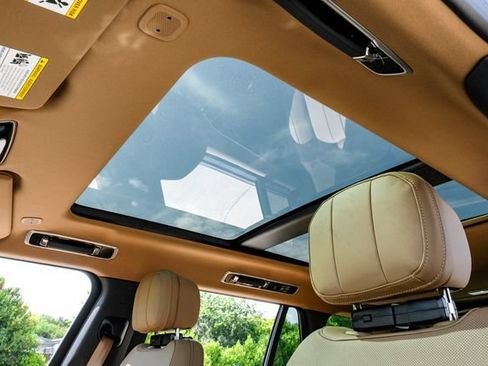 New 2027 Land Rover Range Rover Long Wheelbase SE AWD/4WD image 5
