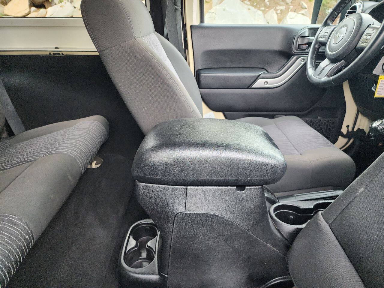 Used 2011 Jeep Wrangler Sahara w/ Dual Top Group AWD/4WD image 31