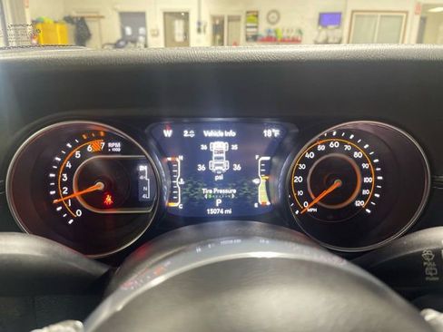 Used 2023 Jeep Wrangler Unlimited Sahara w/ Dual Top Group AWD/4WD image 15