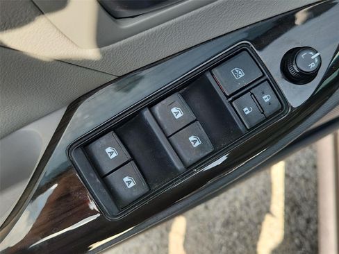 Used 2017 Toyota Sienna XLE Premium FWD image 22
