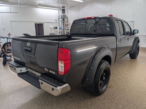 Used 2013 Nissan Frontier SV image 4