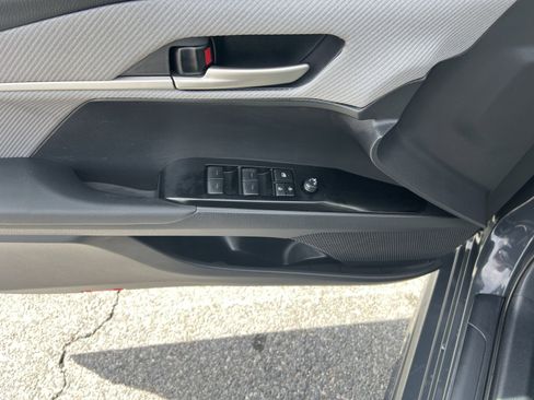 Used 2025 Toyota Camry SE w/ Multimedia Upgrade Package image 15