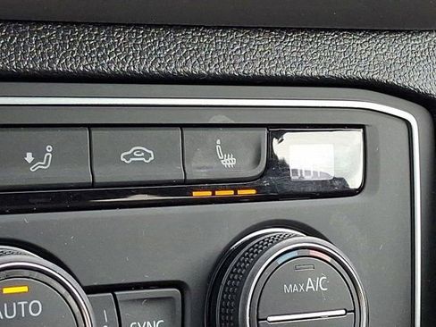 Used 2020 Volkswagen Atlas Cross Sport SE AWD/4WD image 28