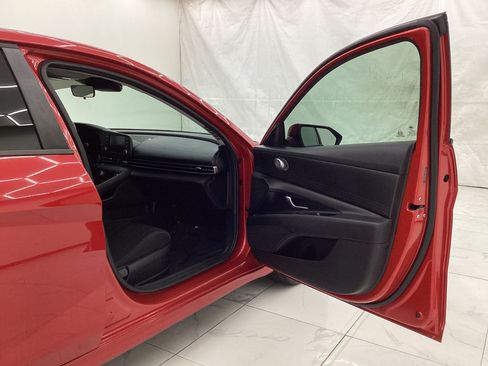 Used 2022 Hyundai Elantra SEL FWD image 17